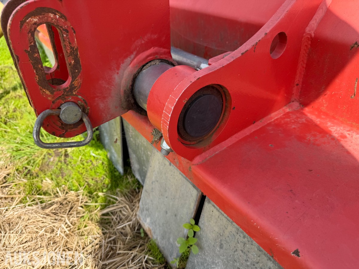 KUHN Beitepusser VKM 305
