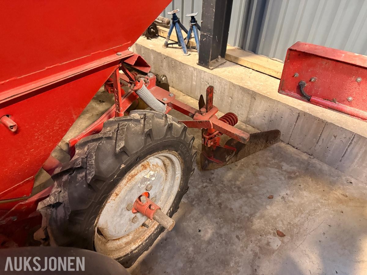 Underhaug 1400 potetsetter med beise- og gjødselutstyr 1400