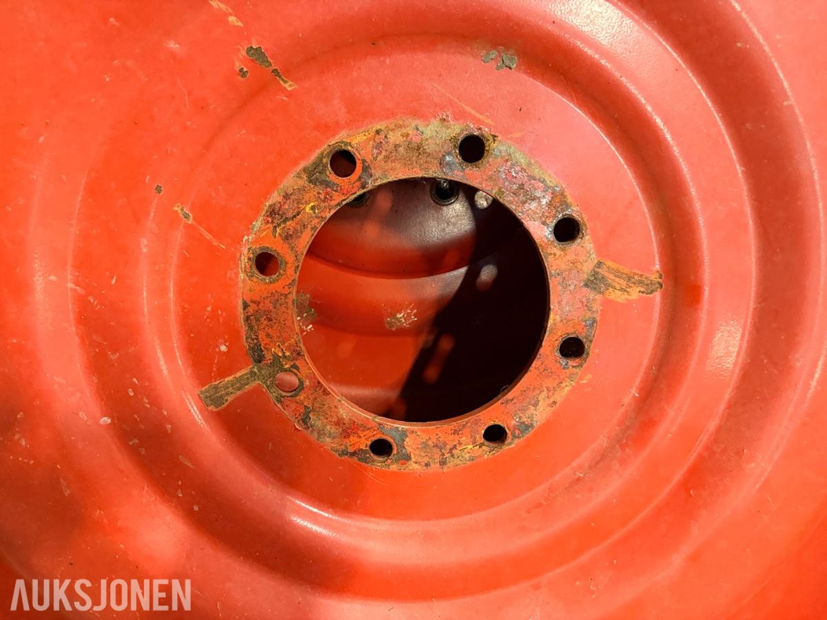 2016 Traktorhjul/dekk på felg 270/95R46 og 230/95R32 – Komplett sett