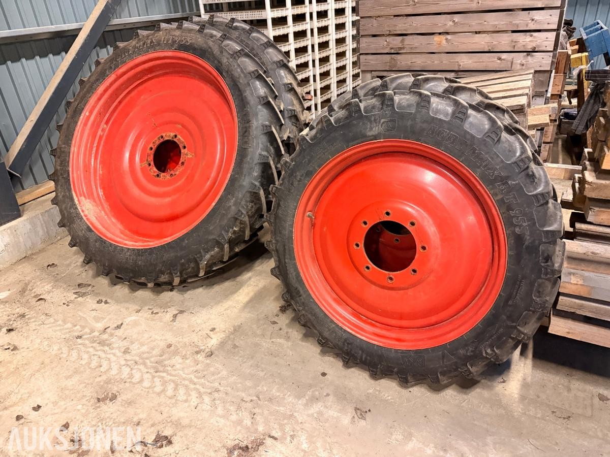 2016 Traktorhjul/dekk på felg 270/95R46 og 230/95R32 – Komplett sett