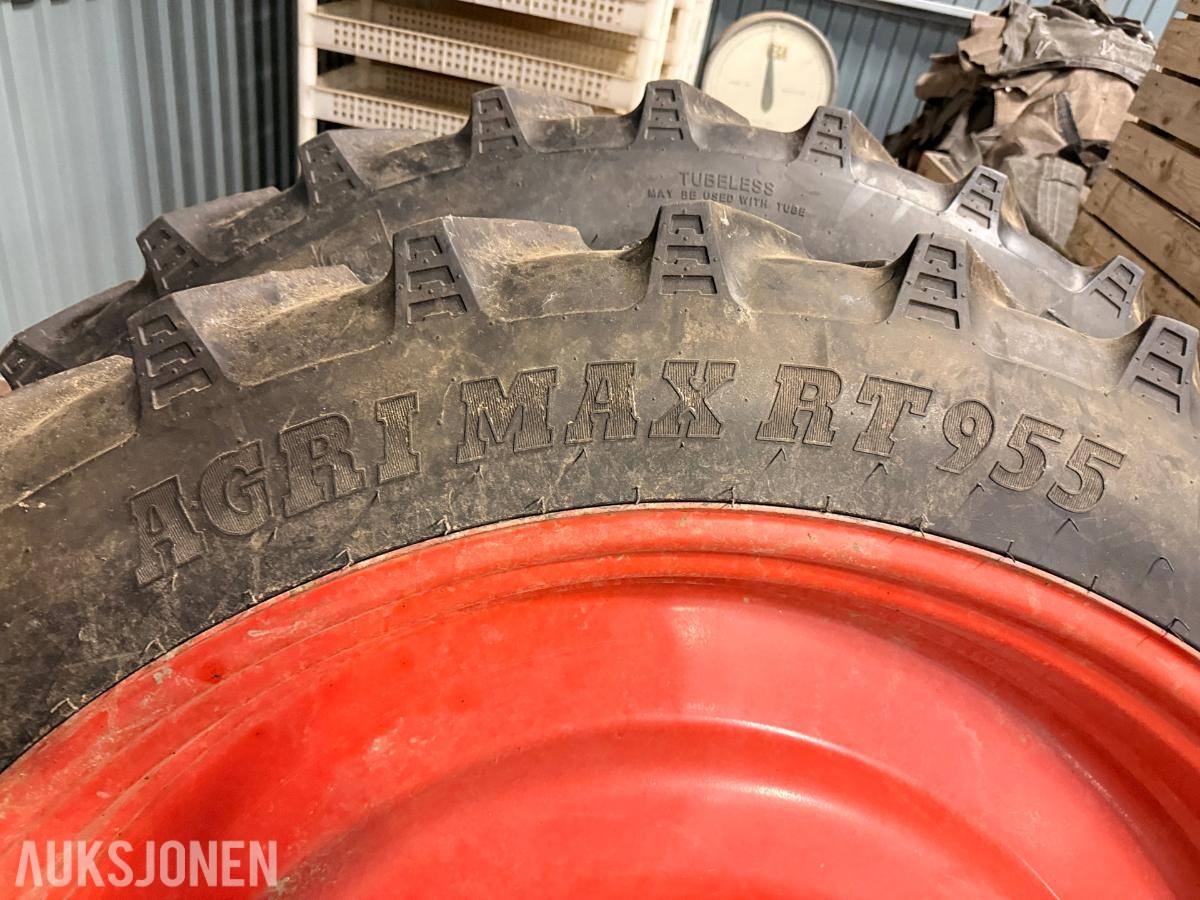 2016 Traktorhjul/dekk på felg 270/95R46 og 230/95R32 – Komplett sett