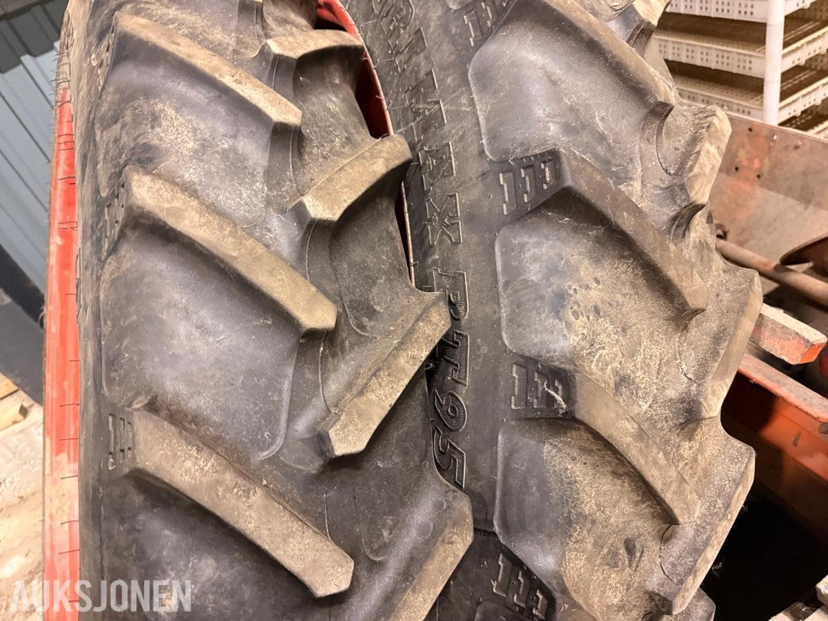 2016 Traktorhjul/dekk på felg 270/95R46 og 230/95R32 – Komplett sett
