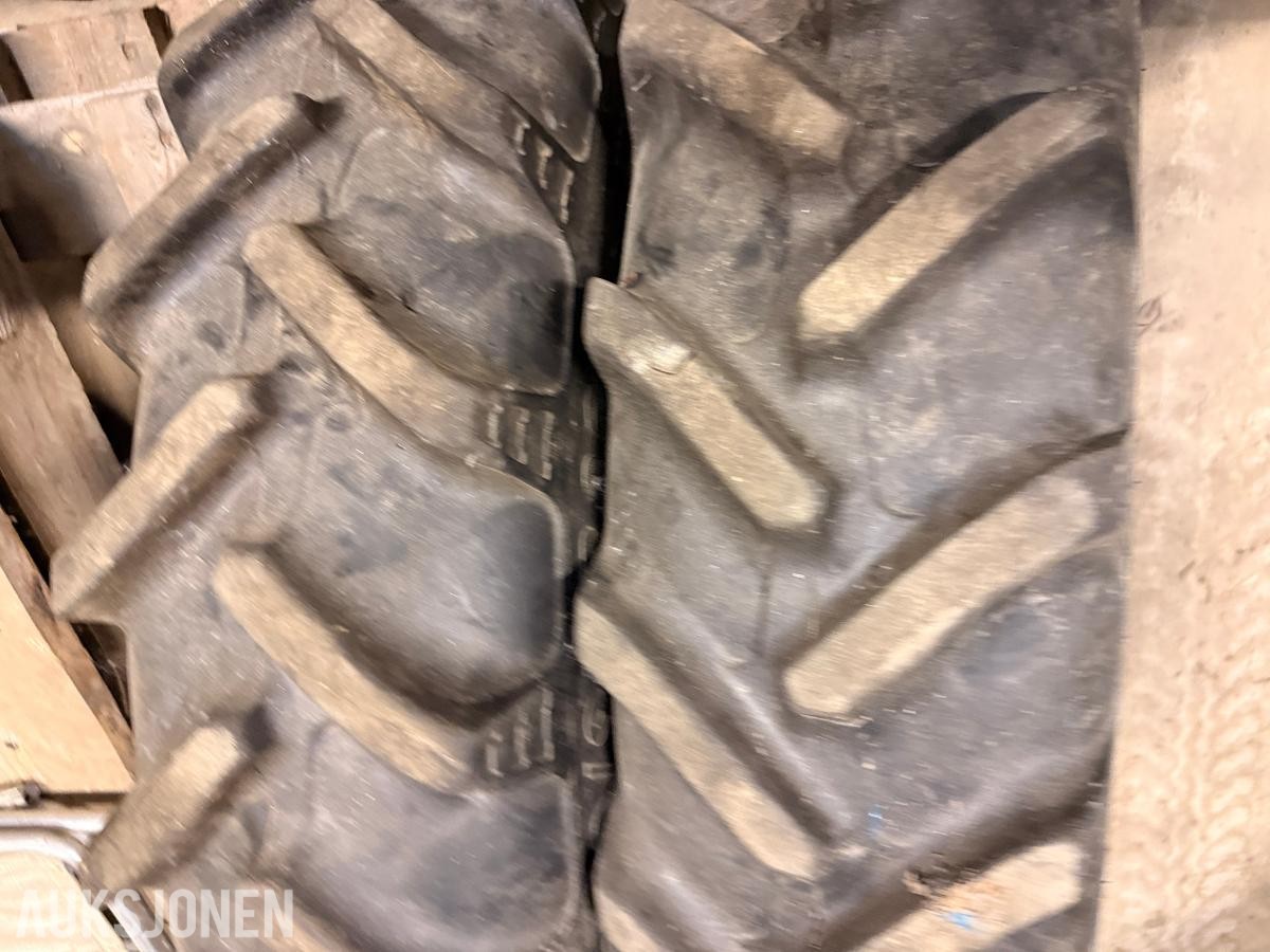 2016 Traktorhjul/dekk på felg 270/95R46 og 230/95R32 – Komplett sett