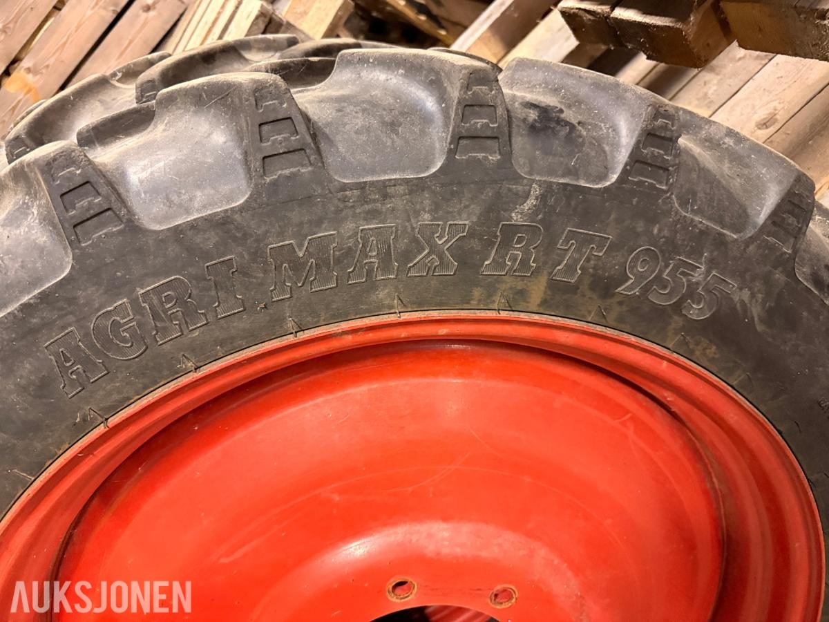 2016 Traktorhjul/dekk på felg 270/95R46 og 230/95R32 – Komplett sett