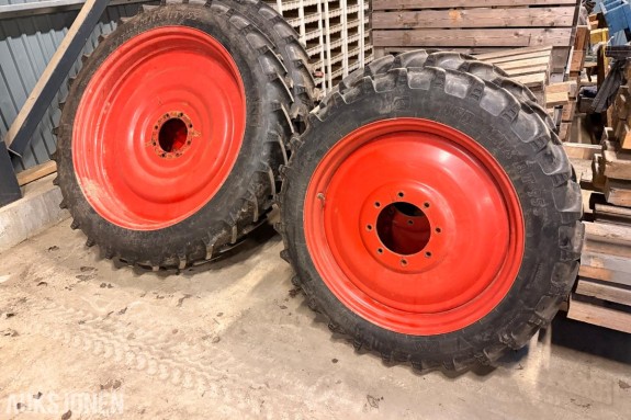 2016 Traktorhjul/dekk på felg 270/95R46 og 230/95R32 – Komplett sett 
