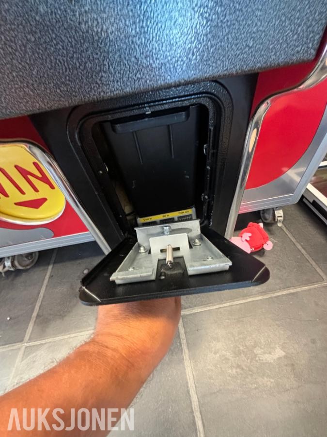 EX1 Klomaskiner med myntinnkast (10/20 kr), 2 stk