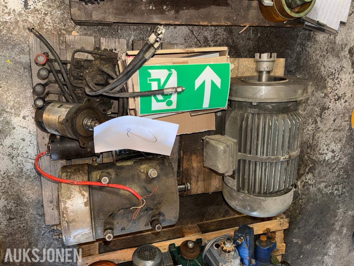 PARTI EL/ HYDRAULIKK MOTORER OG KOMPONENTER PÅ PALL