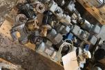 PARTI ELEKTRISKE MOTORER OG GIRMOTORER PÅ PALL