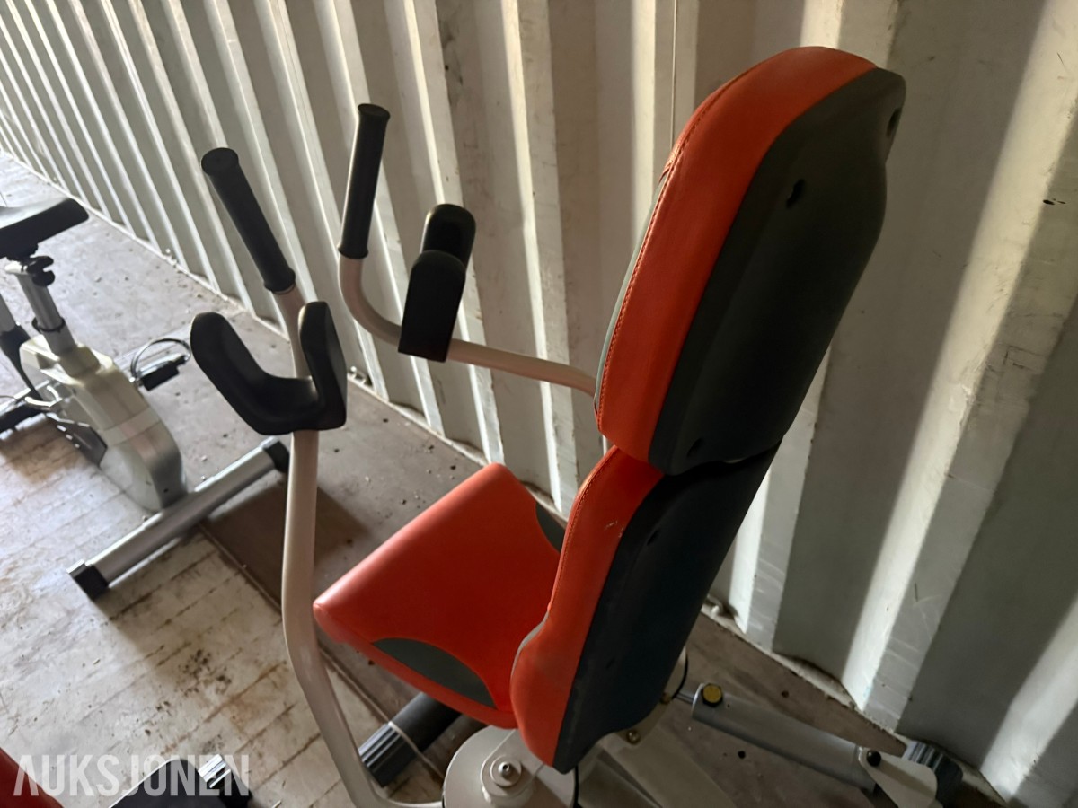 Treningsutstyr – 4 stk. apparater og trimsykkel