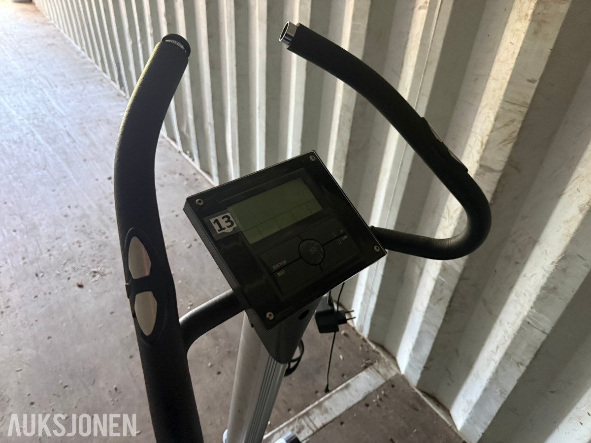 Treningsutstyr – 4 stk. apparater og trimsykkel