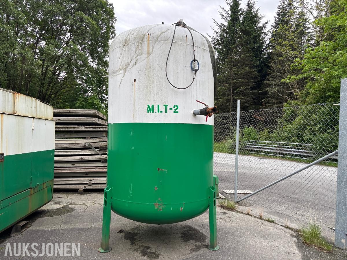2007 Komnino  Vertikal trykktank / lufttank  – ca. 5.000 liter – fungerer