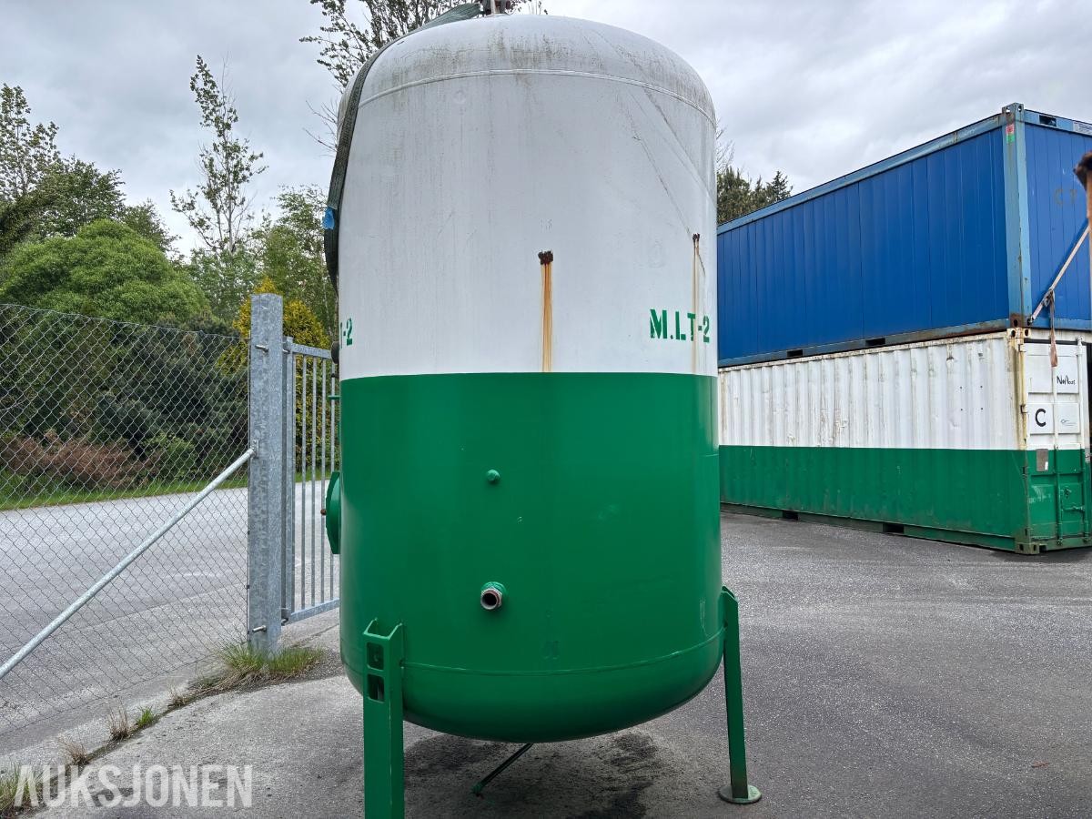 2007 Komnino  Vertikal trykktank / lufttank  – ca. 5.000 liter – fungerer