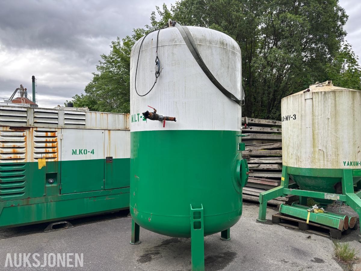 2007 Komnino  Vertikal trykktank / lufttank  – ca. 5.000 liter – fungerer