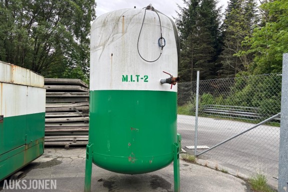 2007 Komnino  Vertikal trykktank / lufttank  – ca. 5.000 liter – fungerer