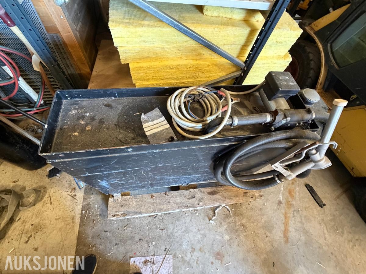 dieseltank med pumpe og fyllepistol