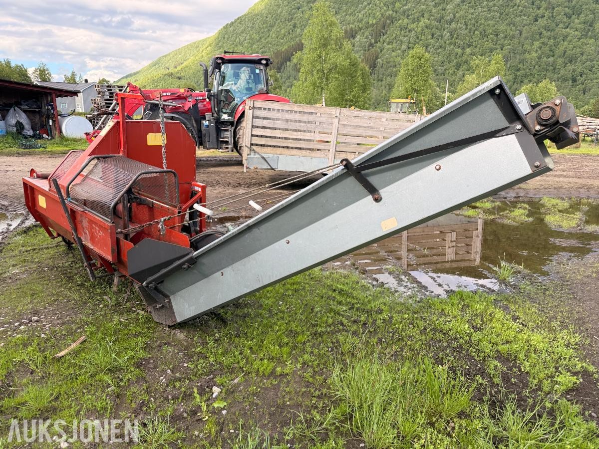 1999 Dalen Vedmaskin med transportbånd – traktordrevet