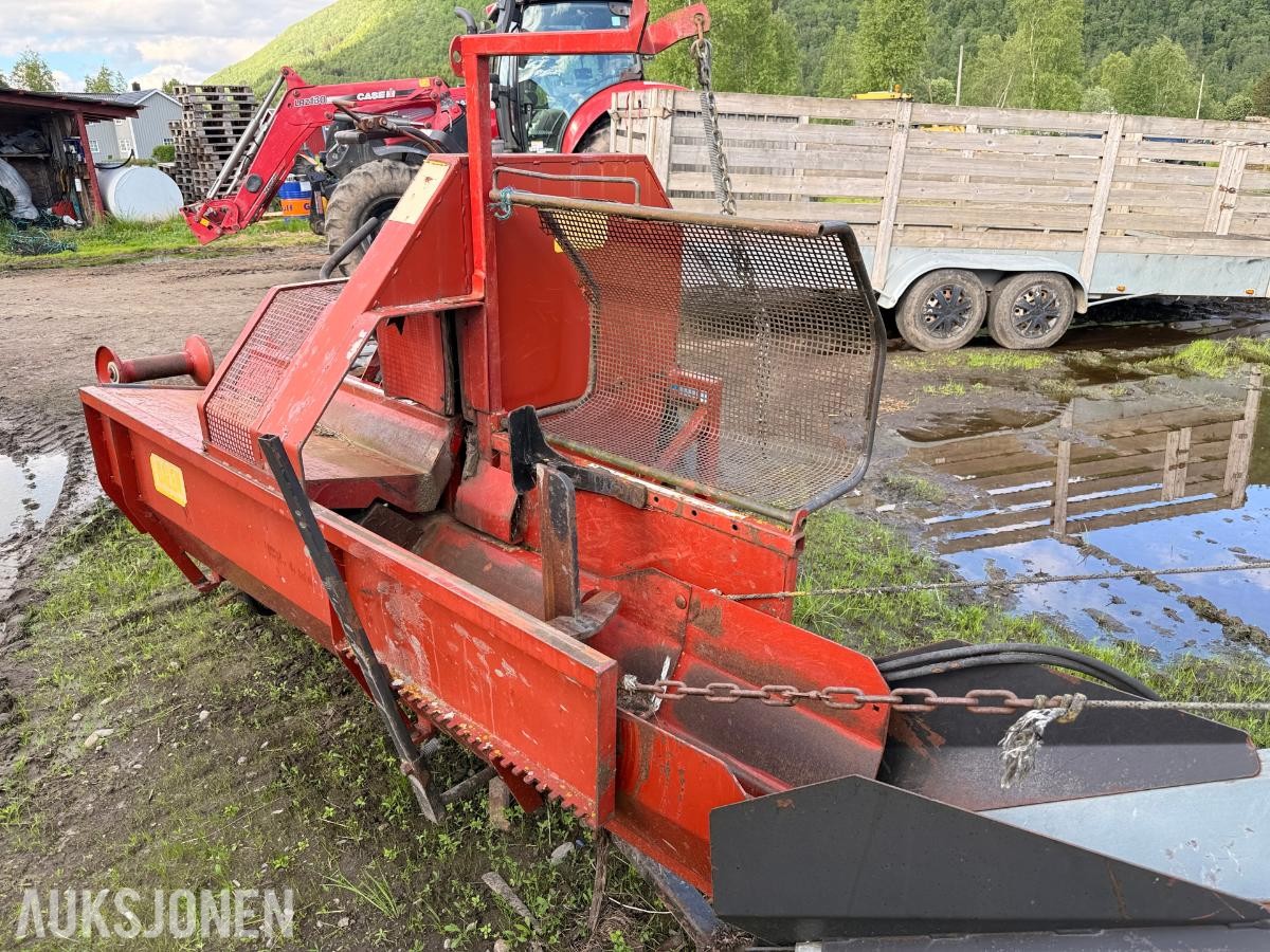 1999 Dalen Vedmaskin med transportbånd – traktordrevet