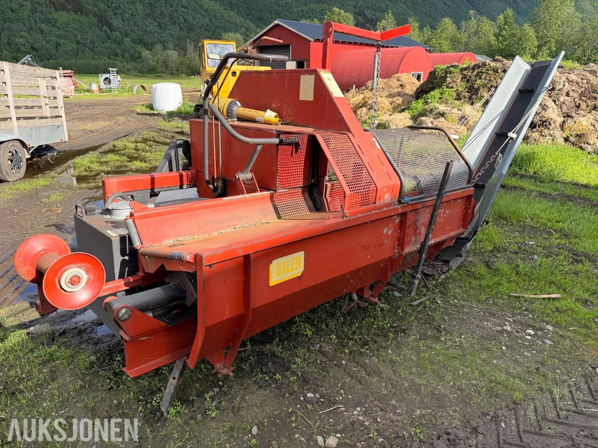 1999 Dalen Vedmaskin med transportbånd – traktordrevet
