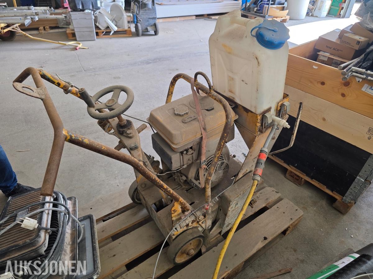 Bachke asfaltsag / fugesag med Robin EH34 motor