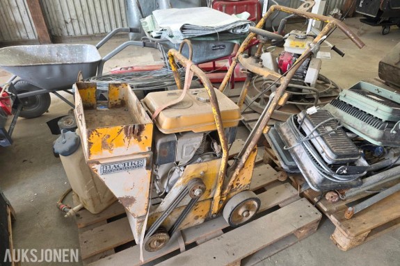 Bachke  asfaltsag / fugesag med Robin EH34 motor