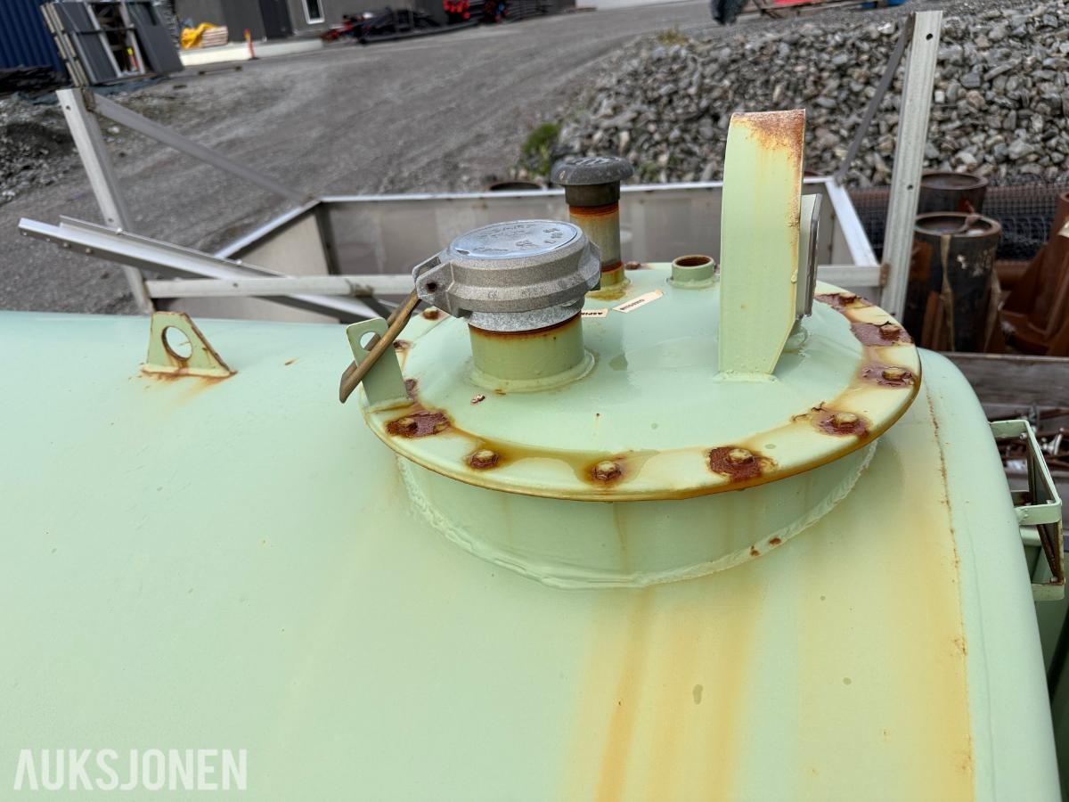 2022 Emiliana Serbatoi 3000L dieseltank med oppsamlingskar