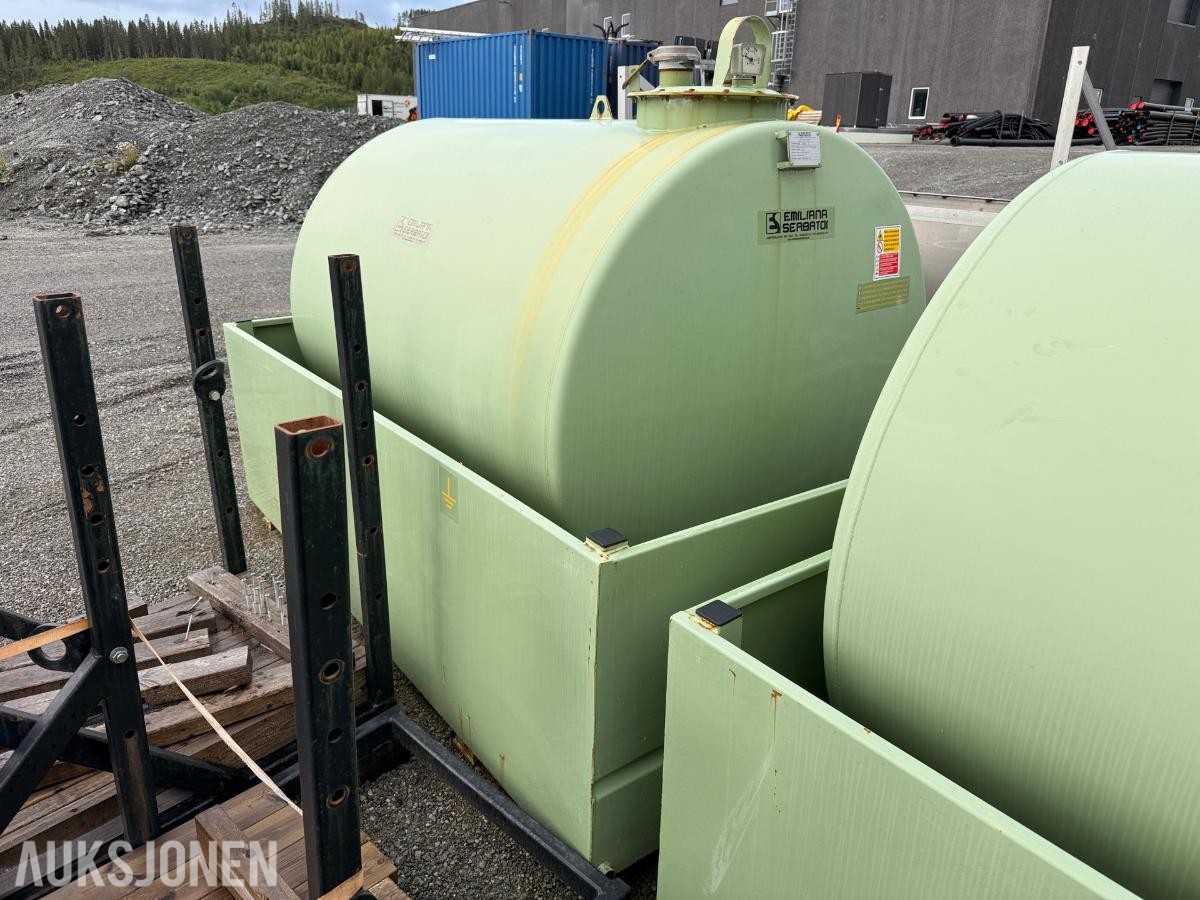 2022 Emiliana Serbatoi 3000L dieseltank med oppsamlingskar