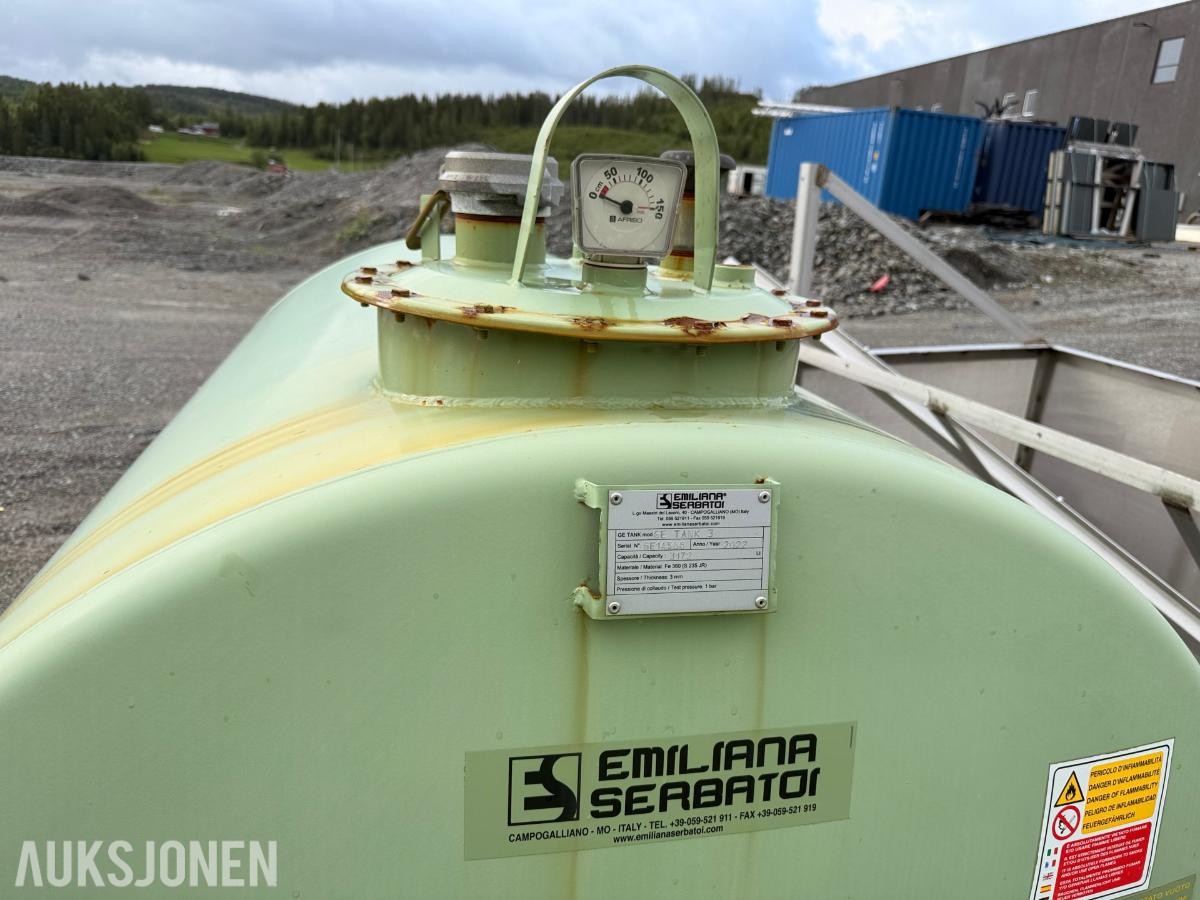 2022 Emiliana Serbatoi 3000L dieseltank med oppsamlingskar
