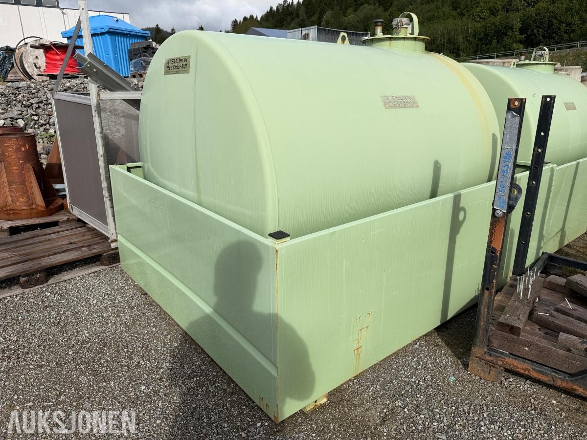 2022 Emiliana Serbatoi 3000L dieseltank med oppsamlingskar