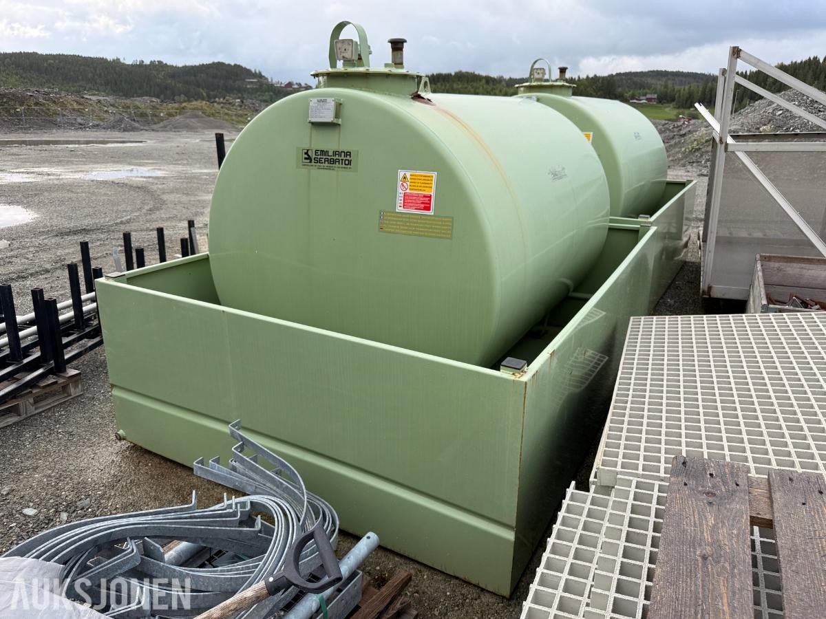 2022 Emiliana Serbatoi 3000L dieseltank med oppsamlingskar