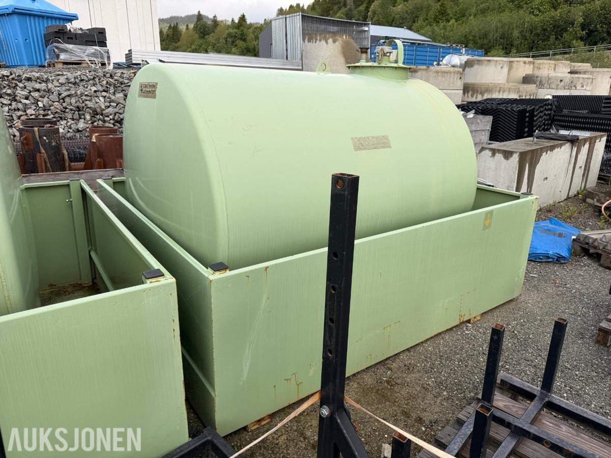 2022 Emiliana Serbatoi 3000L dieseltank med oppsamlingskar