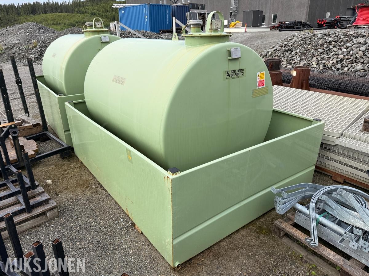 2022 Emiliana Serbatoi 3000L dieseltank med oppsamlingskar