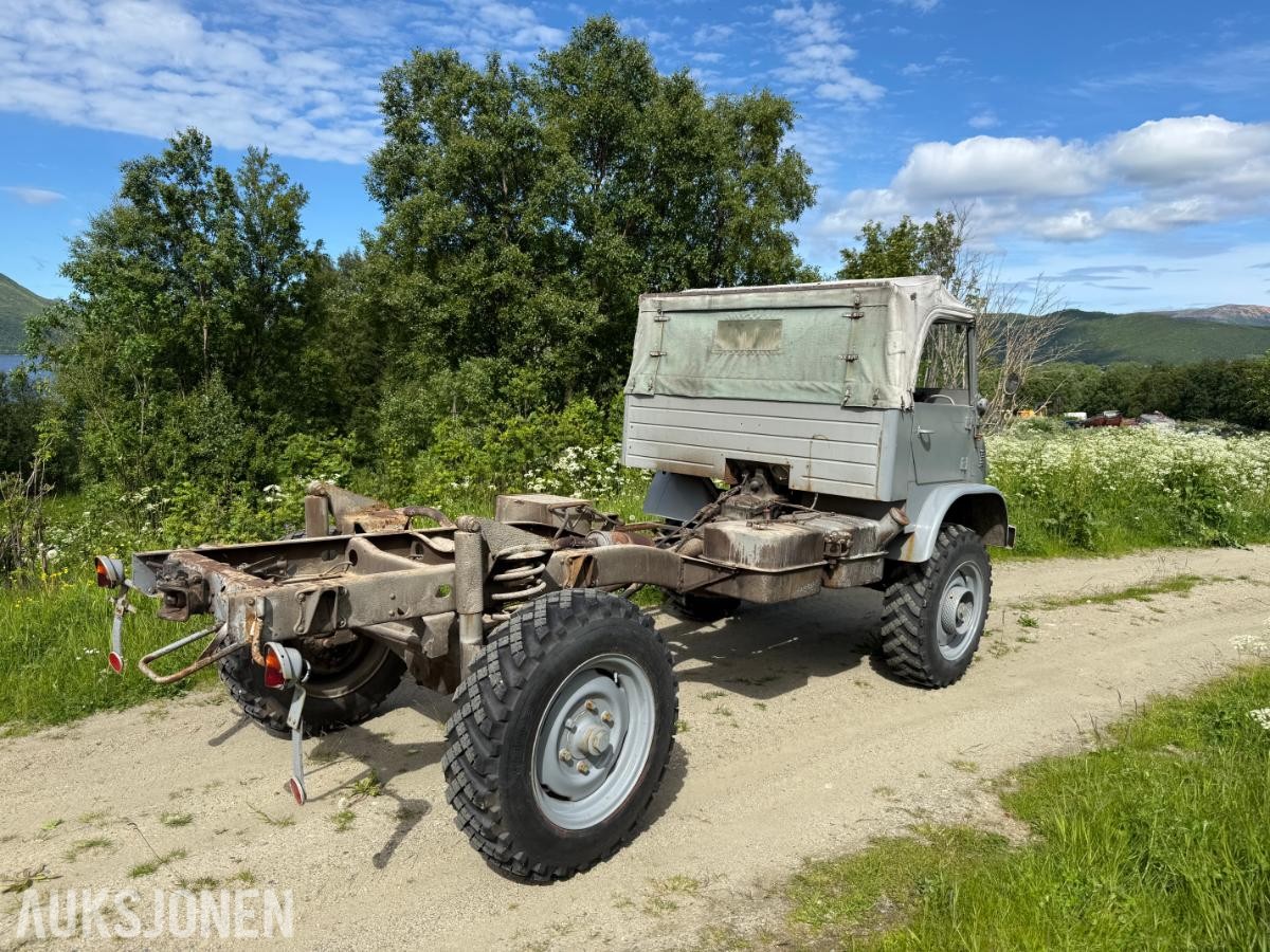 1964 Mercedes-Benz Unimog 404s med 2.2L M180 Bensin 6-Sylinder