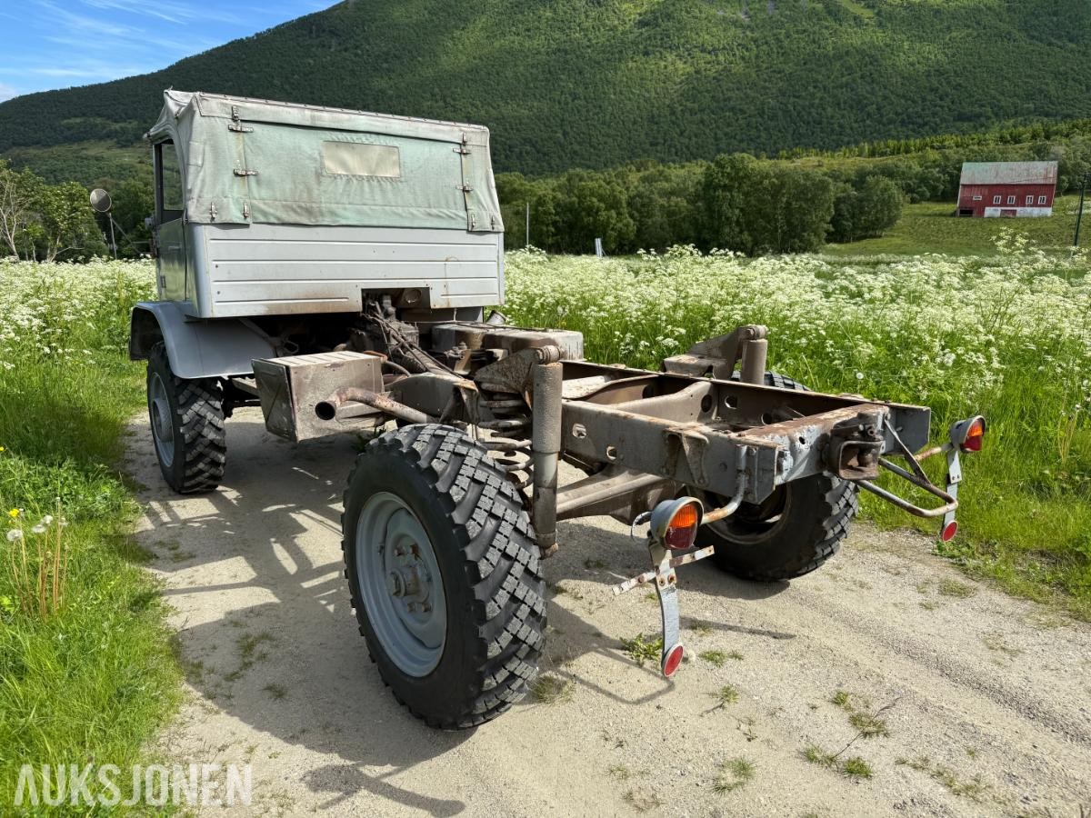 1964 Mercedes-Benz Unimog 404s med 2.2L M180 Bensin 6-Sylinder