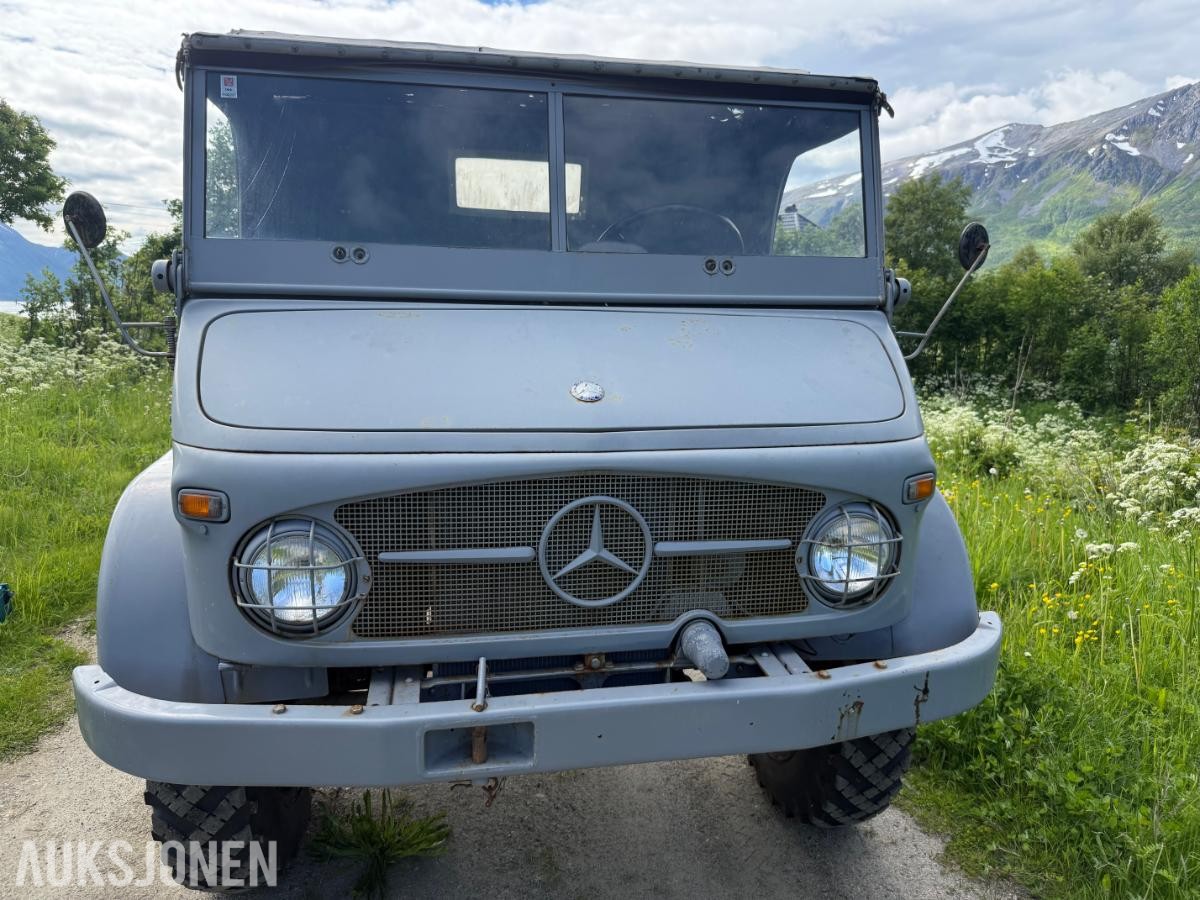 1964 Mercedes-Benz Unimog 404s med 2.2L M180 Bensin 6-Sylinder