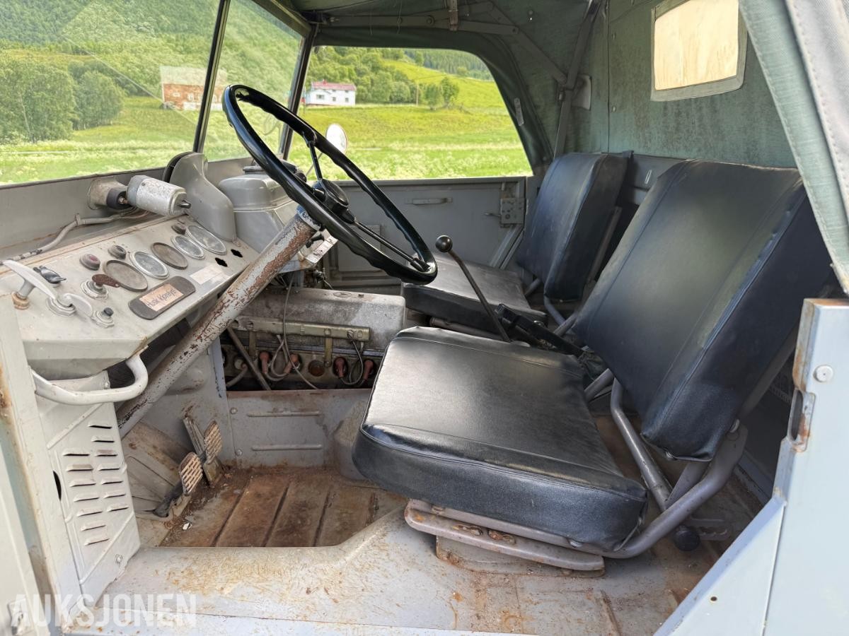 1964 Mercedes-Benz Unimog 404s med 2.2L M180 Bensin 6-Sylinder