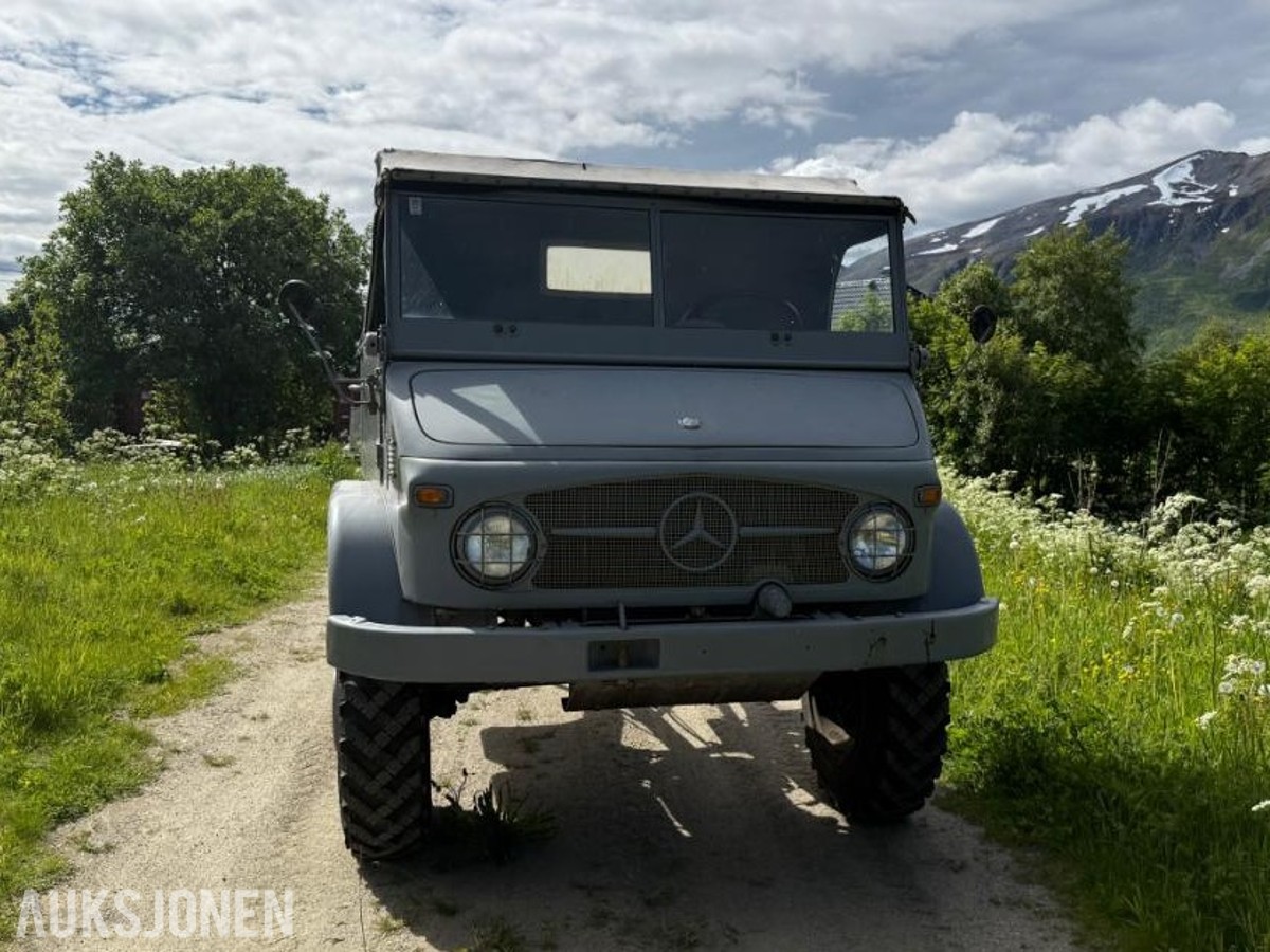 1964 Mercedes-Benz Unimog 404s med 2.2L M180 Bensin 6-Sylinder