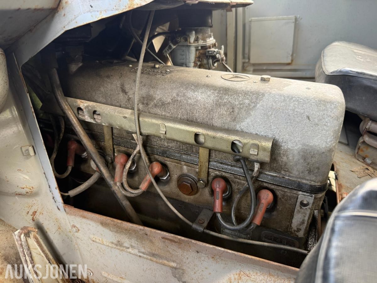 1964 Mercedes-Benz Unimog 404s med 2.2L M180 Bensin 6-Sylinder