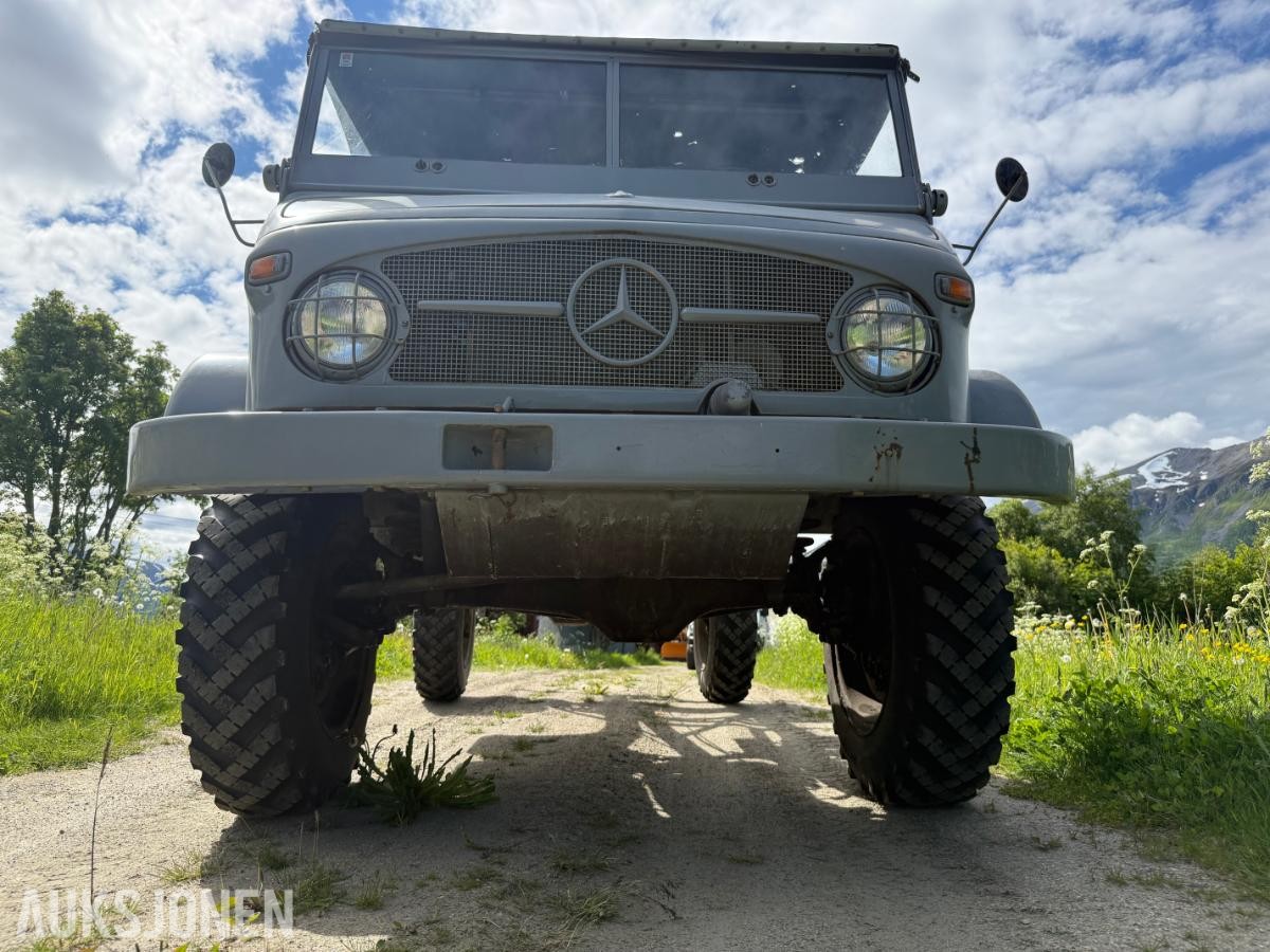 1964 Mercedes-Benz Unimog 404s med 2.2L M180 Bensin 6-Sylinder