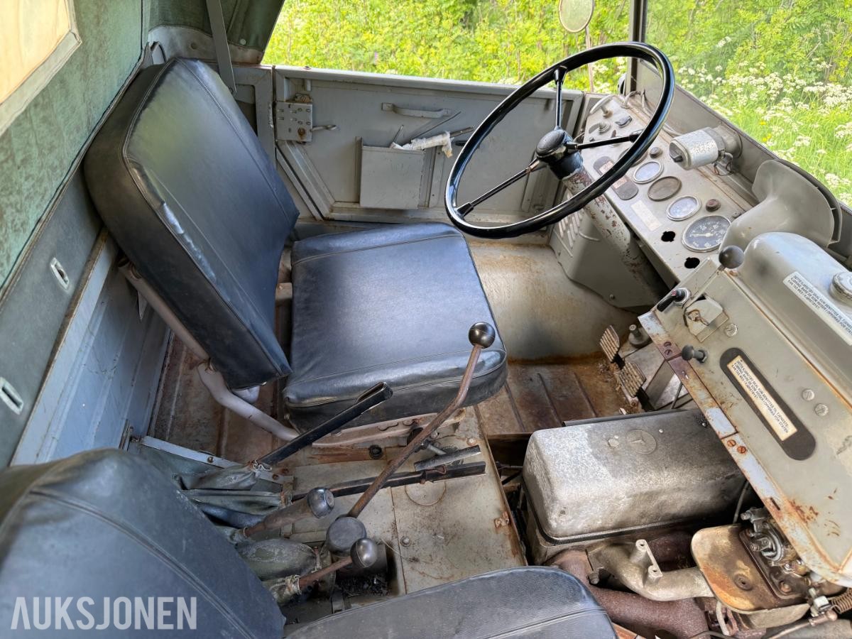 1964 Mercedes-Benz Unimog 404s med 2.2L M180 Bensin 6-Sylinder