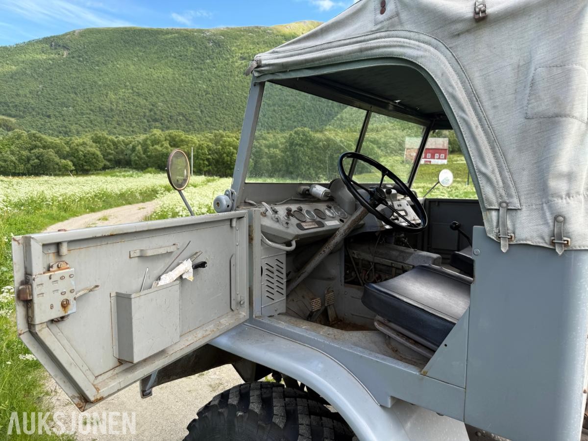 1964 Mercedes-Benz Unimog 404s med 2.2L M180 Bensin 6-Sylinder