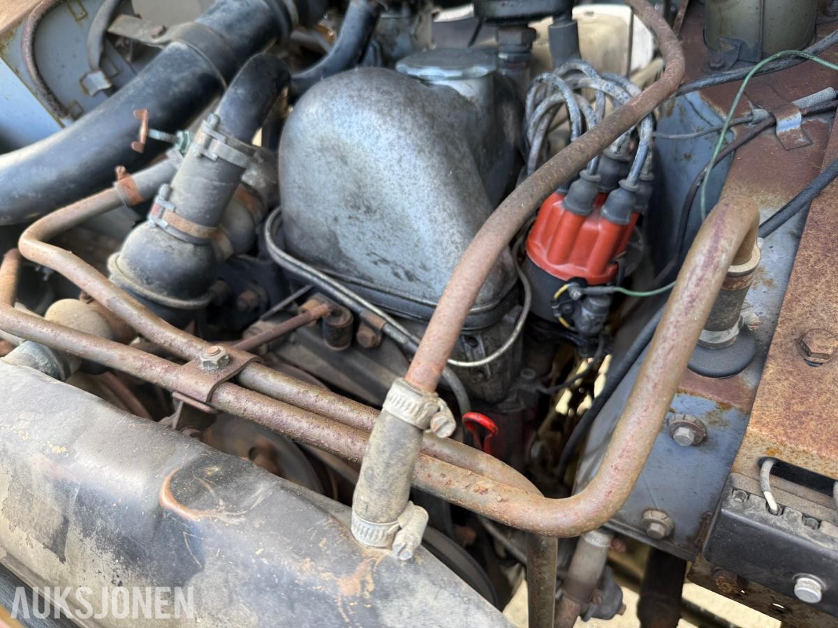 1964 Mercedes-Benz Unimog 404s med 2.2L M180 Bensin 6-Sylinder