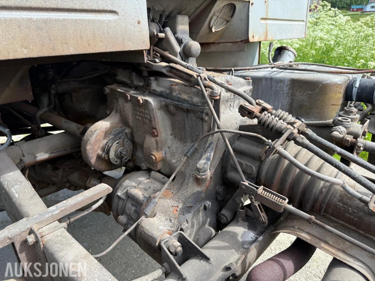 1964 Mercedes-Benz Unimog 404s med 2.2L M180 Bensin 6-Sylinder