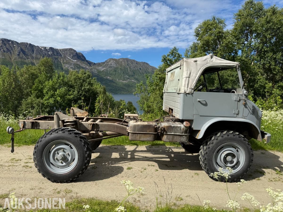 1964 Mercedes-Benz Unimog 404s med 2.2L M180 Bensin 6-Sylinder