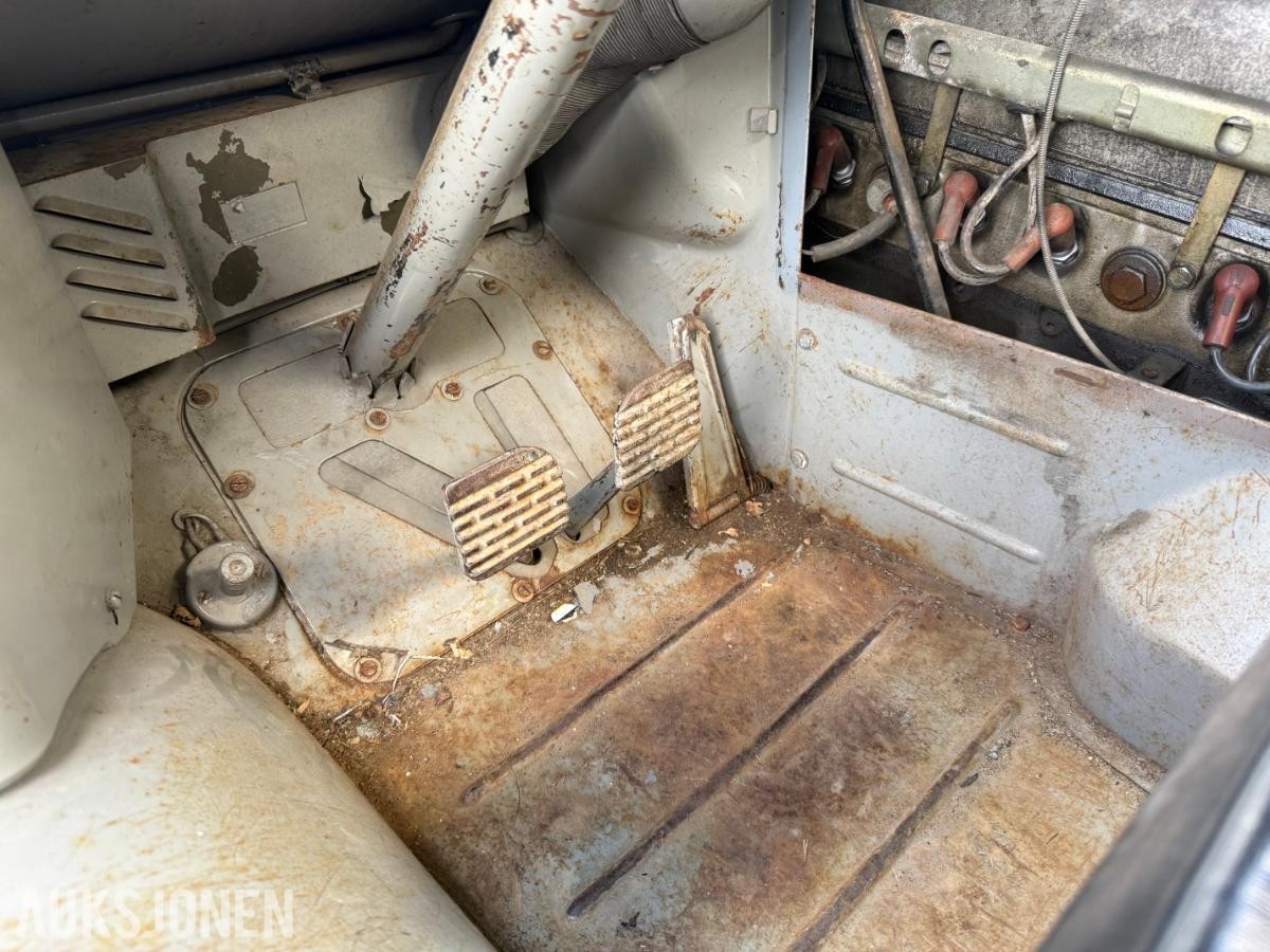 1964 Mercedes-Benz Unimog 404s med 2.2L M180 Bensin 6-Sylinder