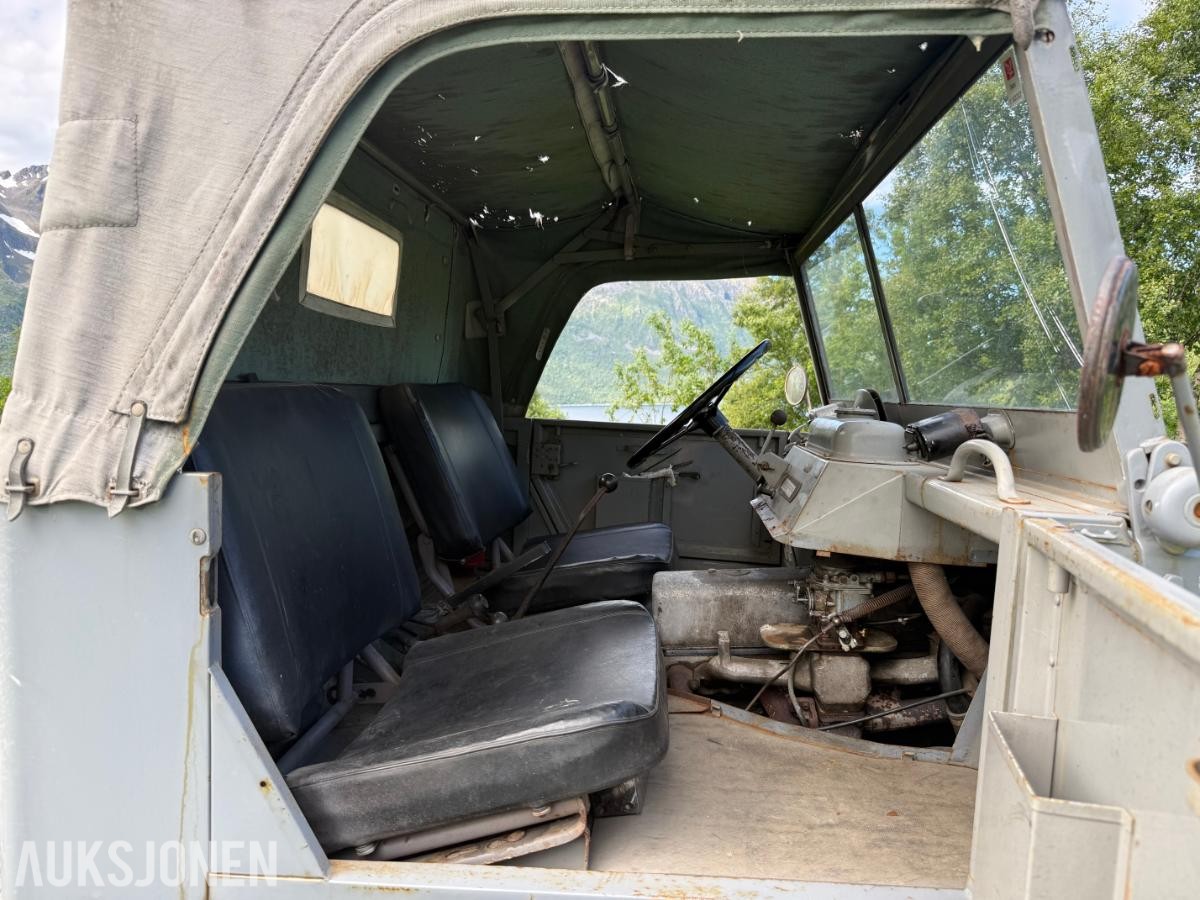 1964 Mercedes-Benz Unimog 404s med 2.2L M180 Bensin 6-Sylinder