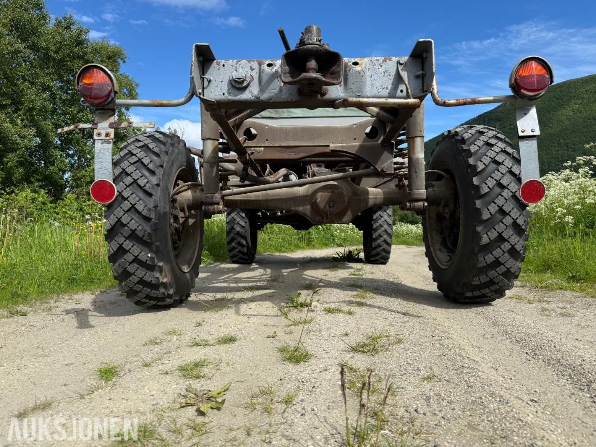 1964 Mercedes-Benz Unimog 404s med 2.2L M180 Bensin 6-Sylinder