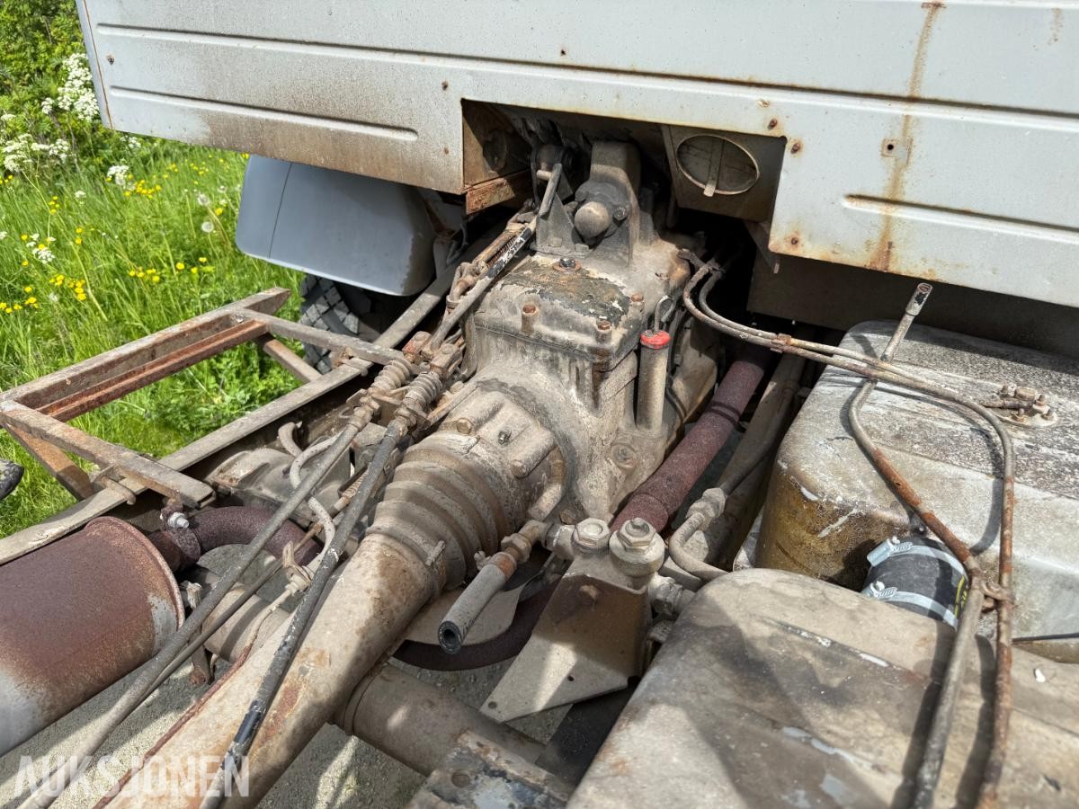 1964 Mercedes-Benz Unimog 404s med 2.2L M180 Bensin 6-Sylinder
