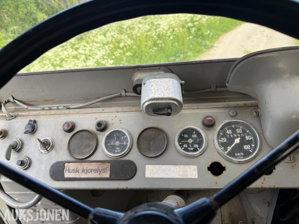 1964 Mercedes-Benz Unimog 404s med 2.2L M180 Bensin 6-Sylinder