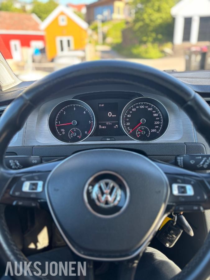 2015 Volkswagen Golf 1.6D 105hk Webasto sommerdekk vinterdekk