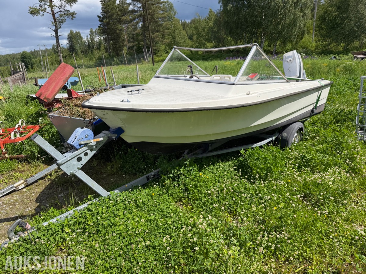 17 fot glassfiberbåt med 50 hk og henger